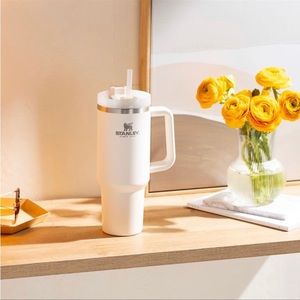 THE QUENCHER H2.0 FLOWSTATE™ TUMBLER | 40 OZ